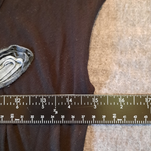 Robin K. Blouse Womans Medium Black Rose Stretch Classic Floral Breathable - Picture 8 of 9